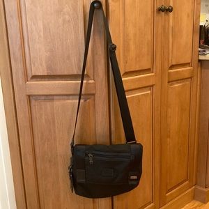 Vintage Tumi messenger/shoulder bag never used. Unisex